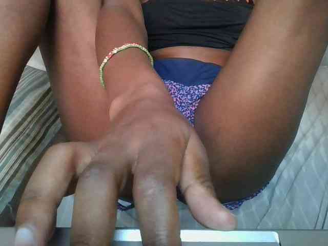 Brunnette-blonde webcam