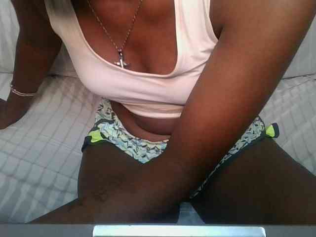 Brunnette-blonde webcam