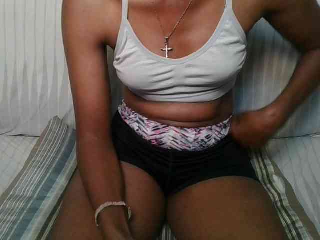 Brunnette-blonde webcam