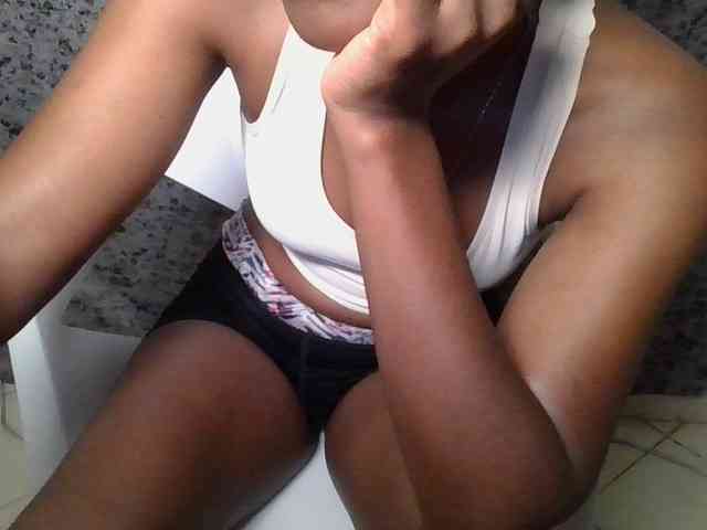 Brunnette-blonde webcam