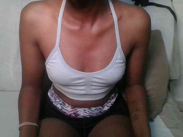 Brunnette-blonde webcam