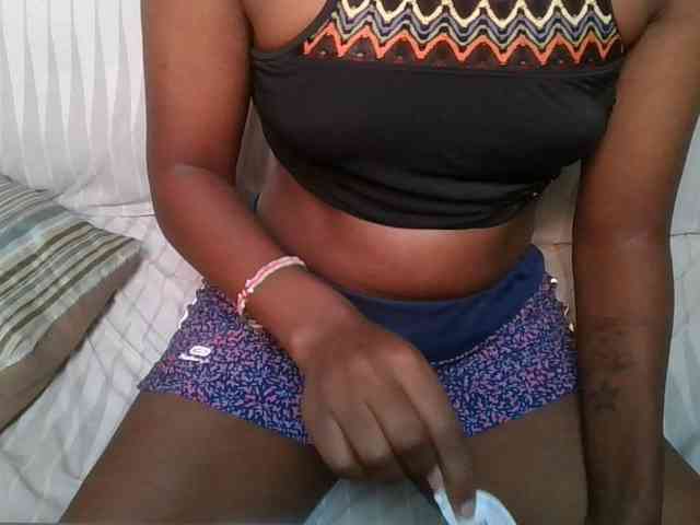 Brunnette-blonde webcam