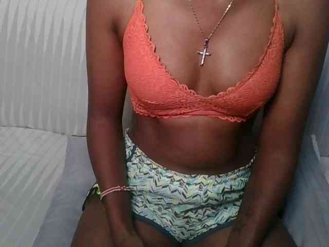 Brunnette-blonde Brunnette-blonde