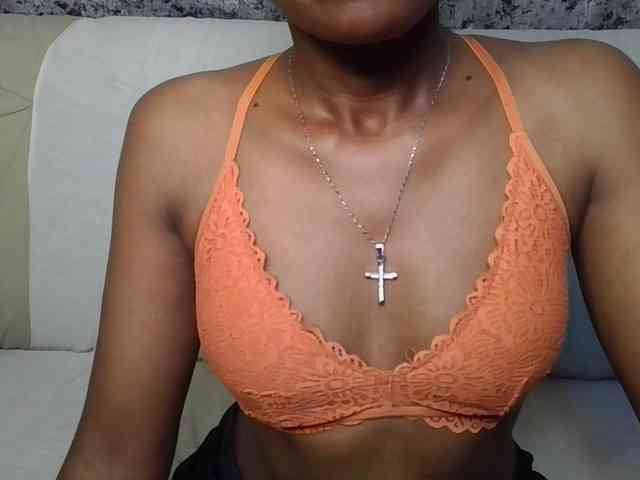 Brunnette-blonde webcam