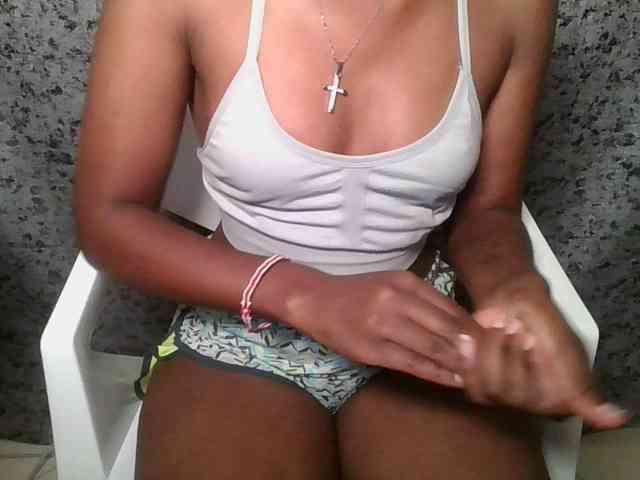 Brunnette-blonde webcam