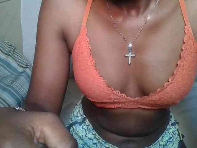 Brunnette-blonde webcam