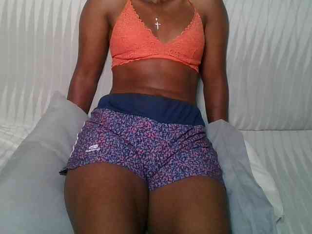 Brunnette-blonde webcam