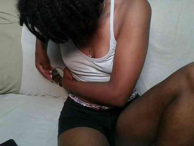 Brunnette-blonde webcam