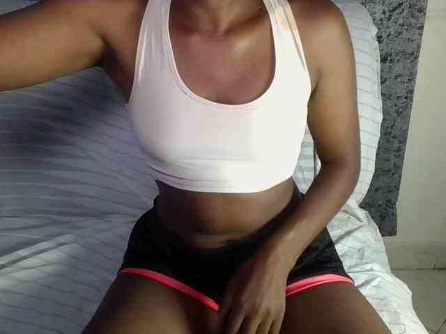 Brunnette-blonde webcam