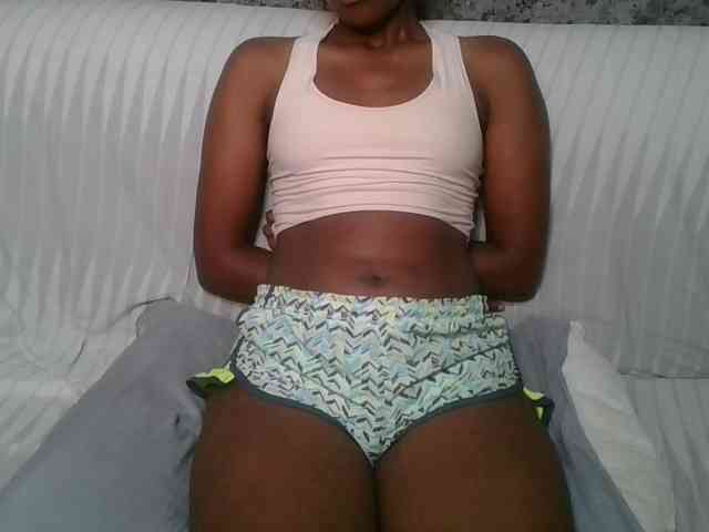 Brunnette-blonde webcam