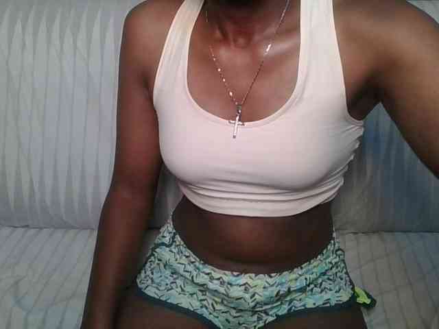 Brunnette-blonde webcam