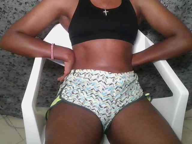 Brunnette-blonde webcam