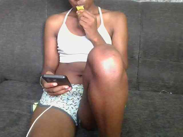 Brunnette-blonde webcam