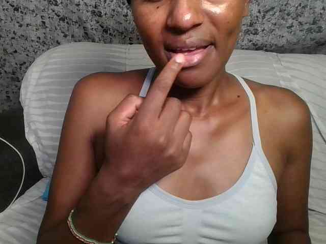 Brunnette-blonde webcam