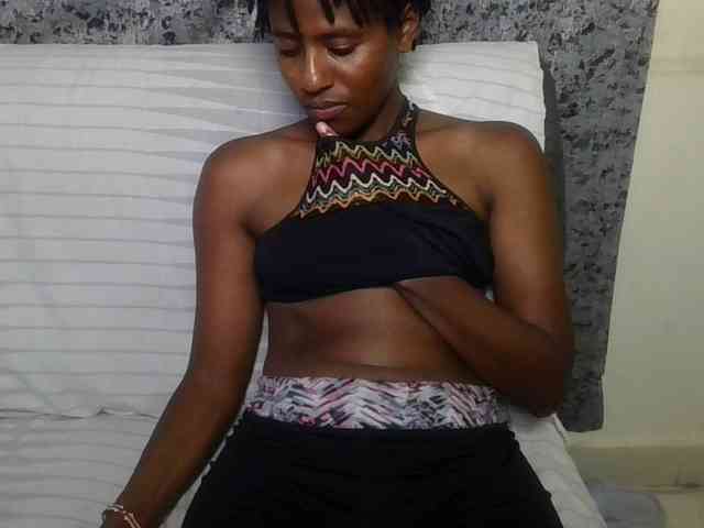 Brunnette-blonde webcam