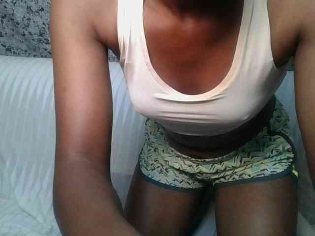 Brunnette-blonde webcam