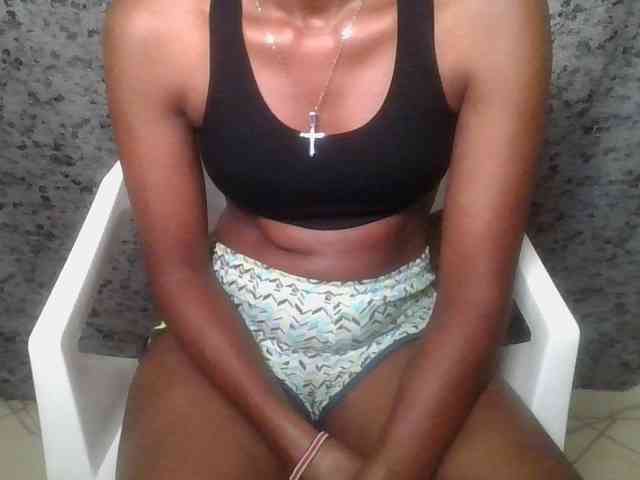 Brunnette-blonde webcam