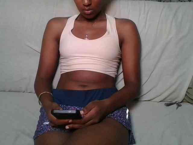 Brunnette-blonde webcam