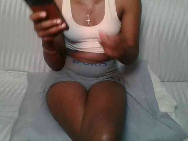 Brunnette-blonde webcam