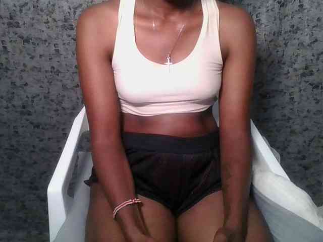 Brunnette-blonde webcam