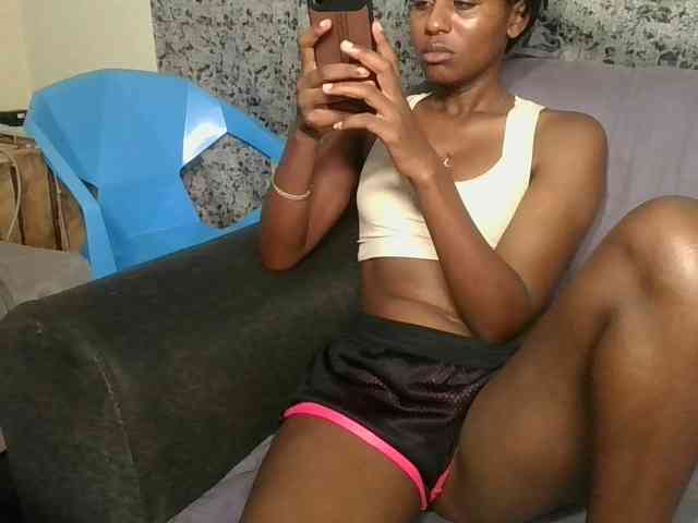 Brunnette-blonde Brunnette-blonde