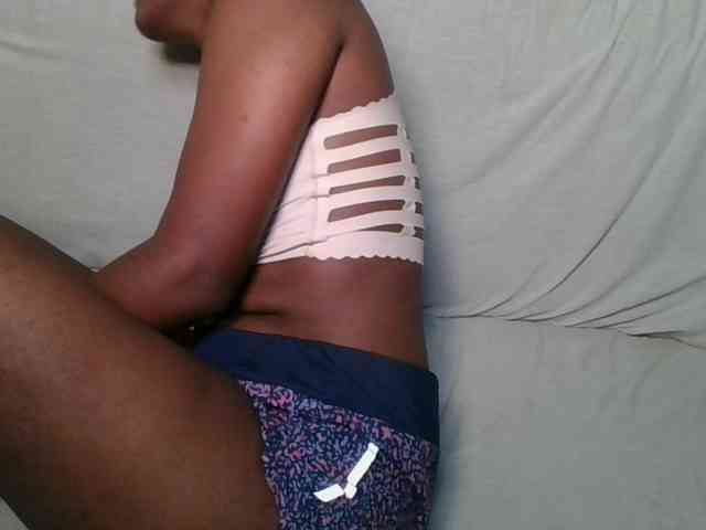 Brunnette-blonde webcam