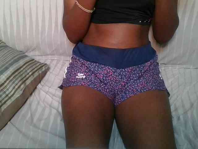 Brunnette-blonde webcam