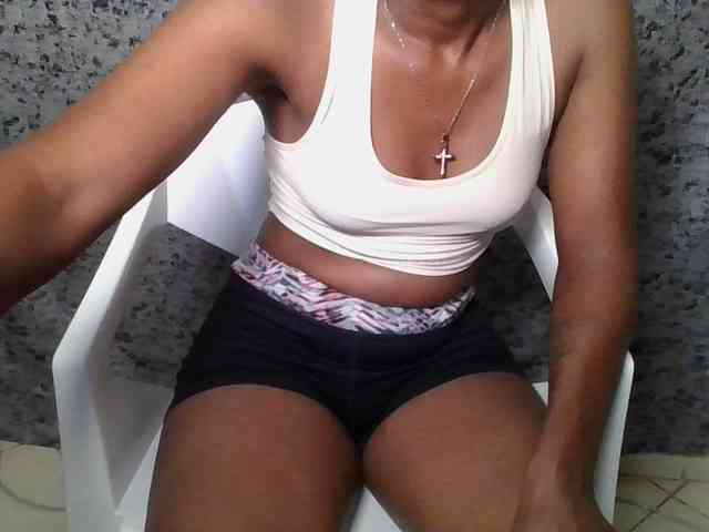 Brunnette-blonde webcam