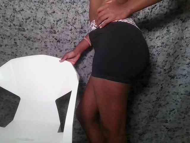 Brunnette-blonde webcam