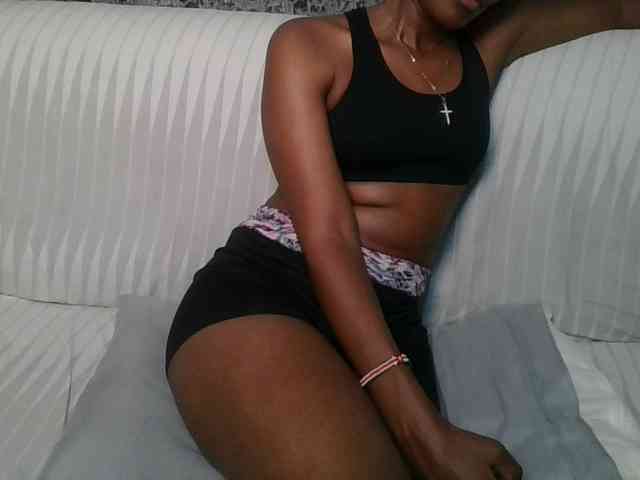 Brunnette-blonde webcam