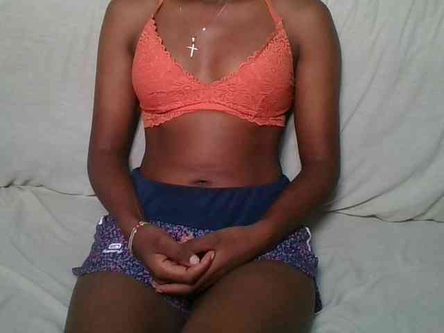 Brunnette-blonde webcam