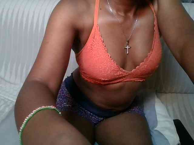 Brunnette-blonde webcam