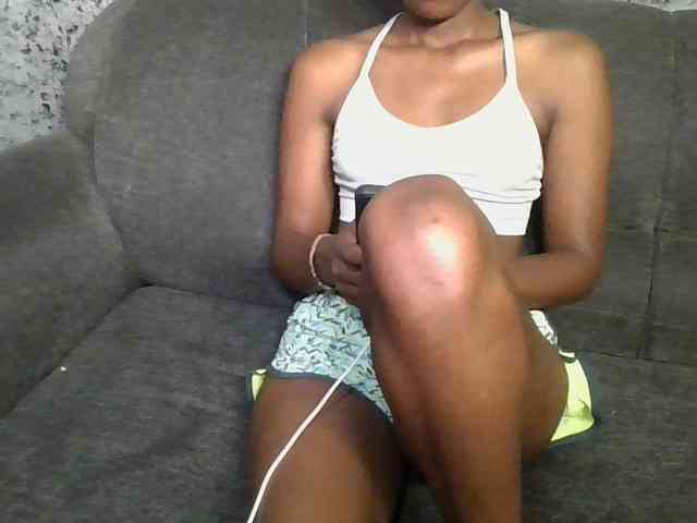 Brunnette-blonde webcam