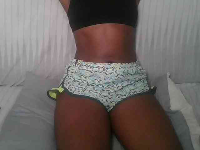 Brunnette-blonde webcam