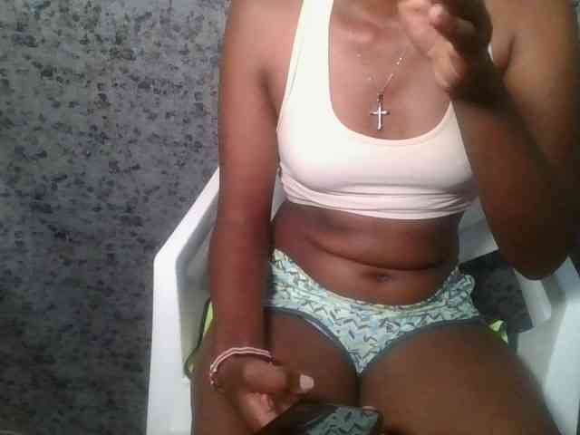 Brunnette-blonde webcam