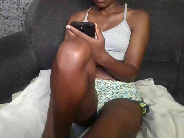 Brunnette-blonde webcam