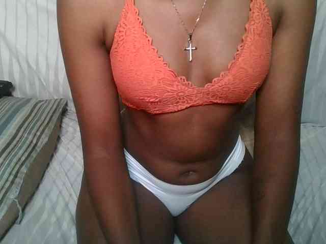 Brunnette-blonde webcam