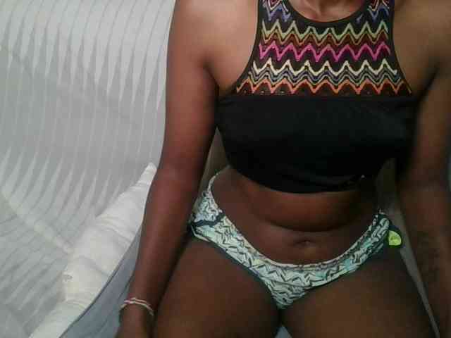 Brunnette-blonde webcam