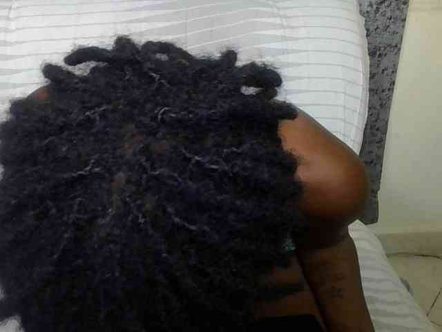 Brunnette-blonde Brunnette-blonde