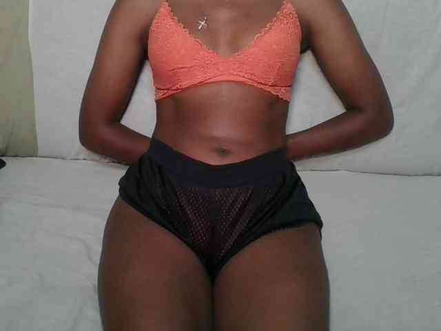 Brunnette-blonde webcam