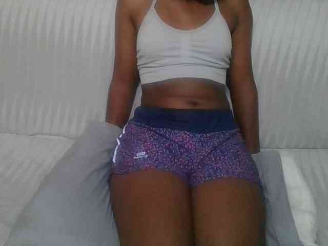 Brunnette-blonde webcam