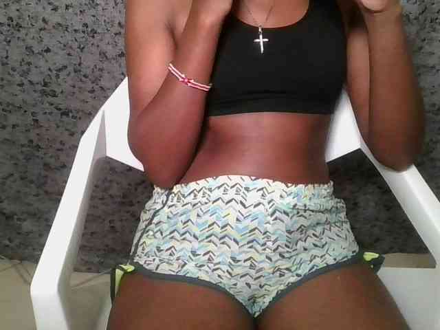 Brunnette-blonde webcam