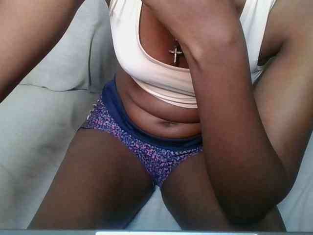 Brunnette-blonde webcam