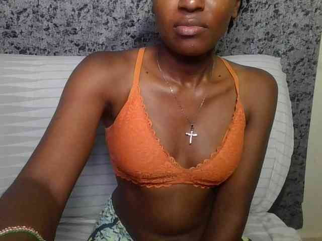 Brunnette-blonde Brunnette-blonde