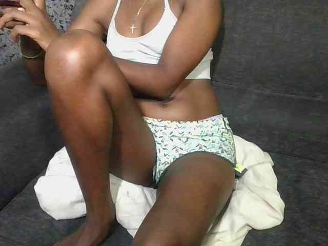 Brunnette-blonde webcam