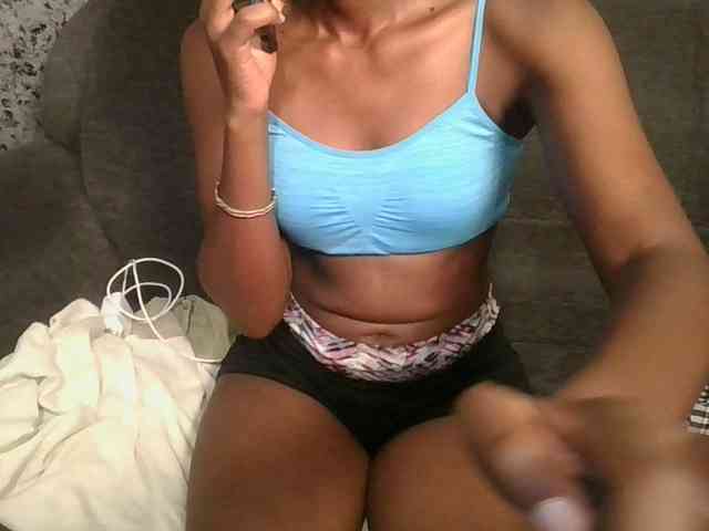 Brunnette-blonde webcam