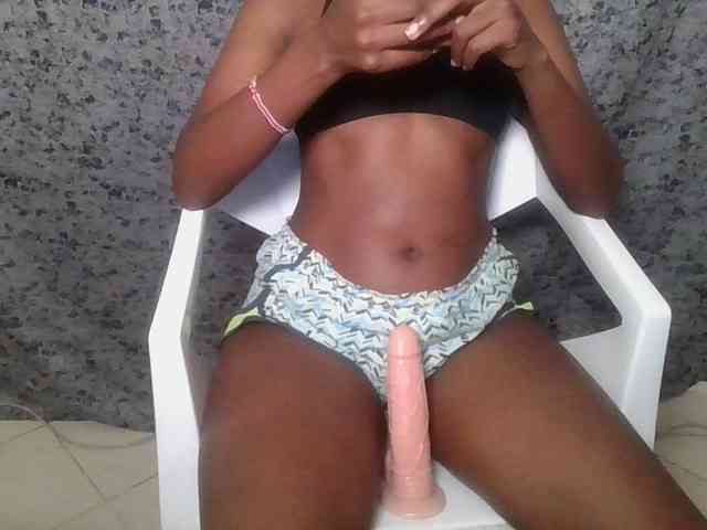 Brunnette-blonde webcam