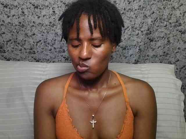 Brunnette-blonde Brunnette-blonde