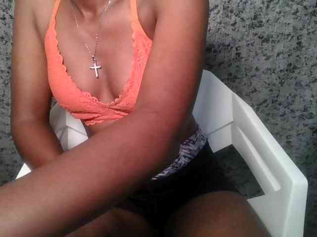 Brunnette-blonde webcam