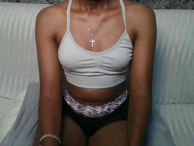 Brunnette-blonde webcam